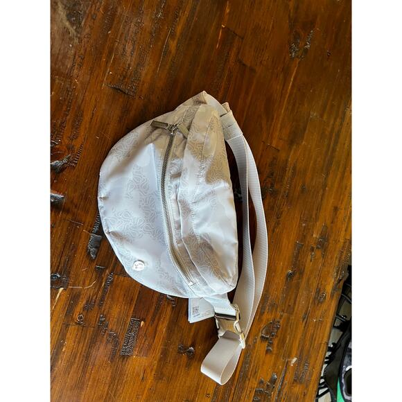 NWT Lululemon City Adventurer Belt Bag 2.5L - Picture 4 of 4